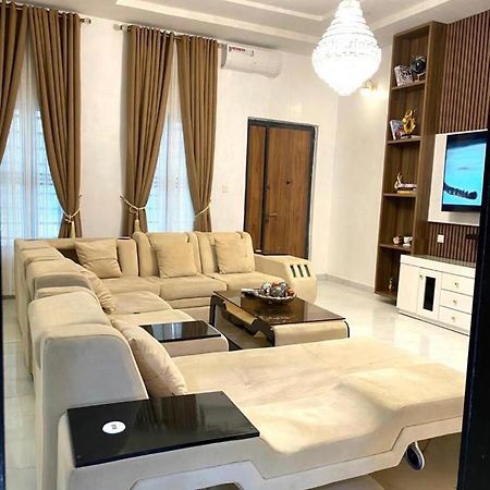 Urban Retreat Luxury Shortlet Apartment Lekki Ajah Lagos With Pool And Gym Exterior foto