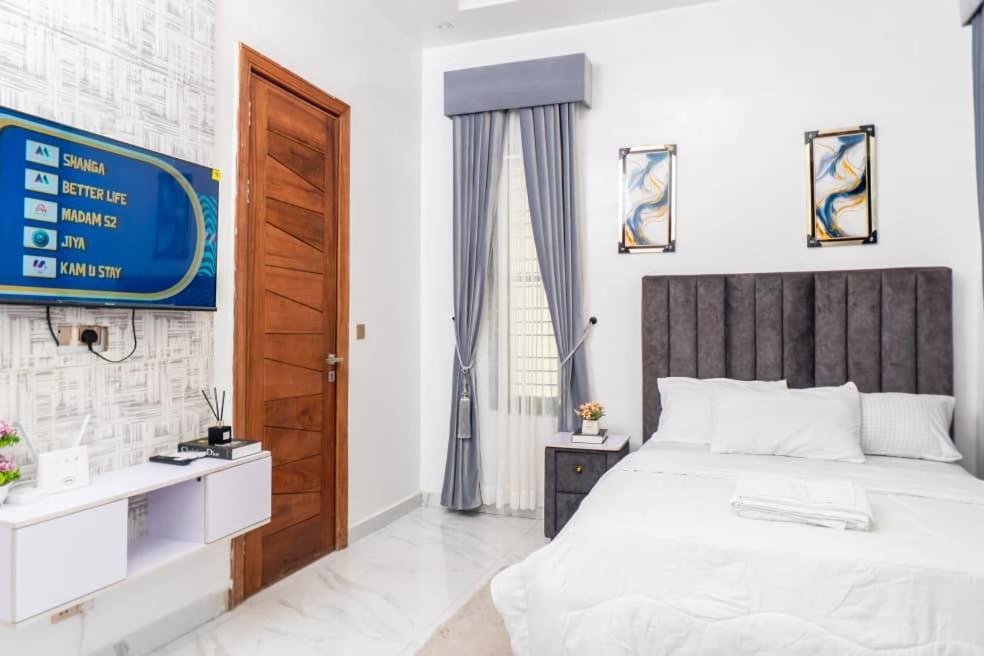 Urban Retreat Luxury Shortlet Apartment Lekki Ajah Lagos With Pool And Gym Exterior foto